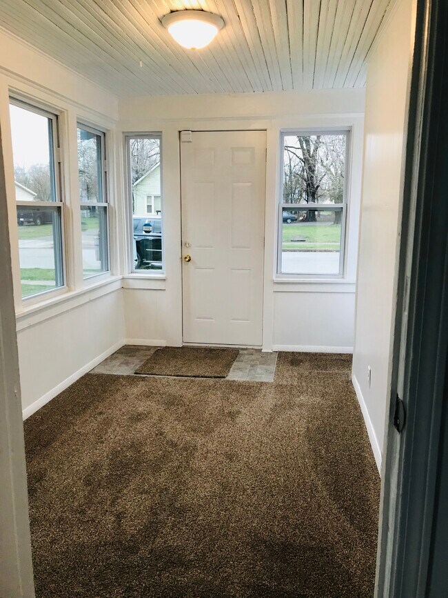 616 W Wolf Ave in Elkhart, IN - Building Photo - Building Photo