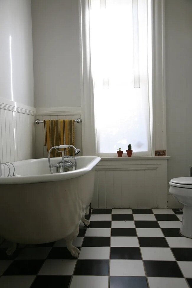 6141 Monterey Rd in Los Angeles, CA - Foto de edificio - Building Photo