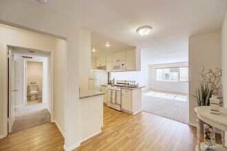 1600 Ardmore Ave, Unit 327 in Hermosa Beach, CA - Building Photo - Building Photo