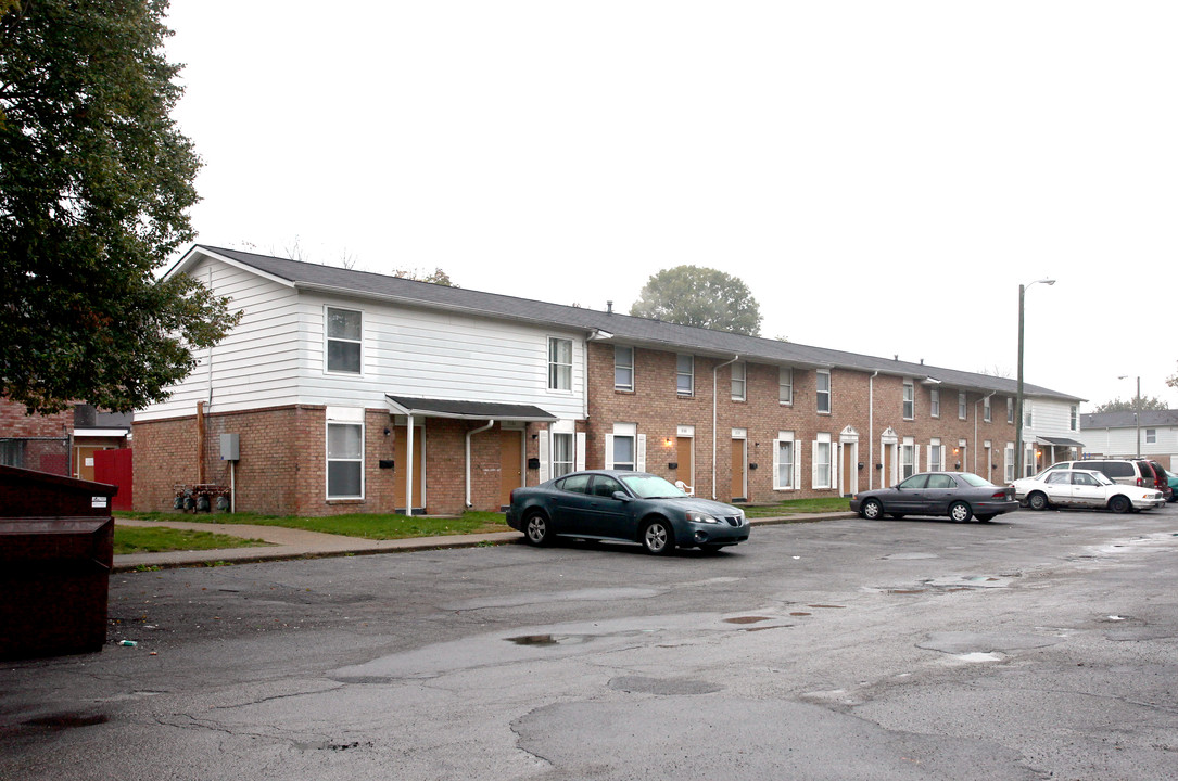 Bethel Townhomes in Indianapolis, IN - Building Photo