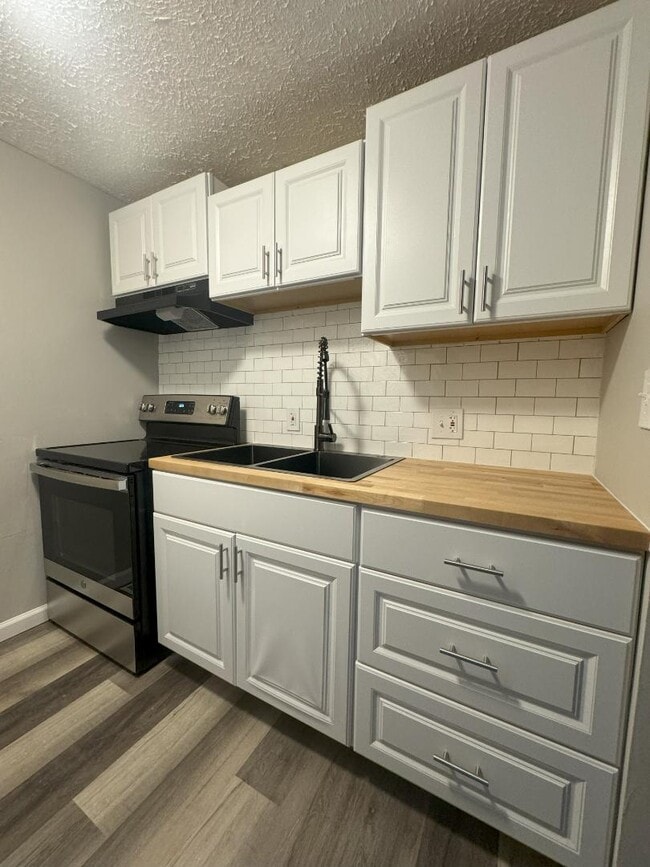 property at 5510 Beavercrest Dr