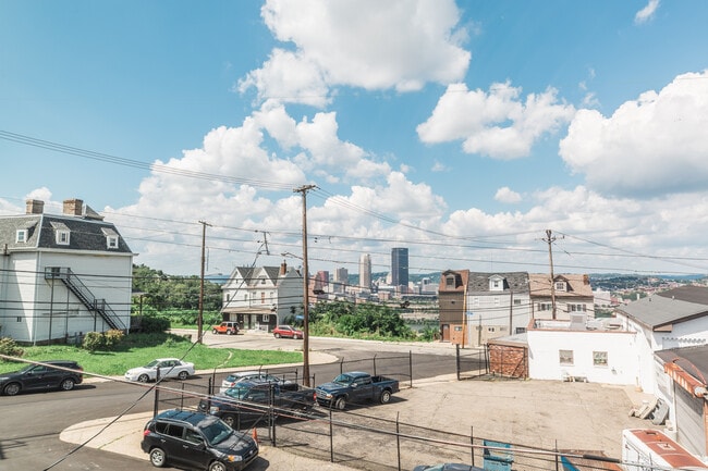 28 Sharon St in Pittsburgh, PA - Building Photo - Building Photo