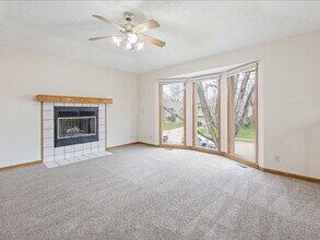 15220 Valley St in Omaha, NE - Building Photo - Building Photo