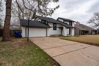 2608 W Fort Worth Pl in Broken Arrow, OK - Foto de edificio - Building Photo