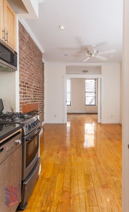 44 Avenue B in New York, NY - Building Photo