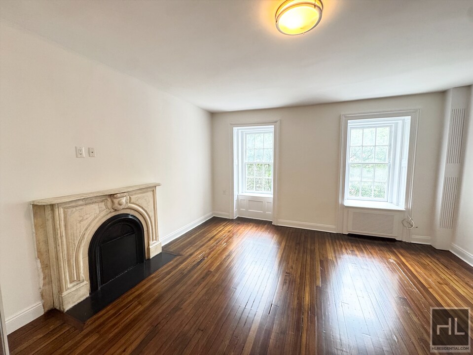 East 65th Street | Pet-Friendly Lenox Hill in New York, NY - Building Photo