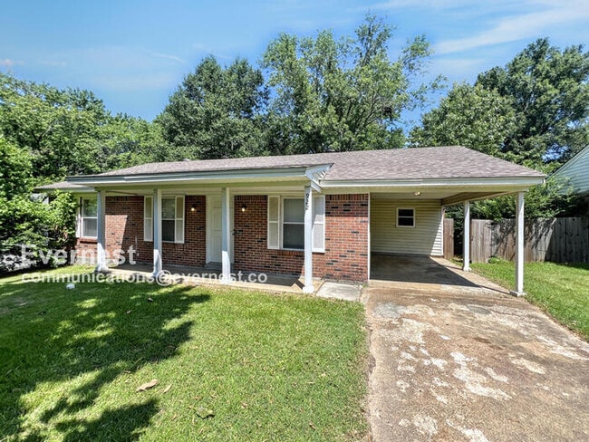 property at 922 Woodburne Pl