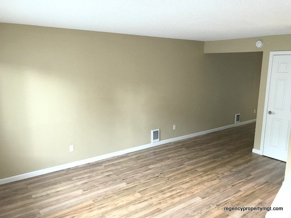 19202 SE River Rd in Milwaukie, OR - Foto de edificio - Building Photo