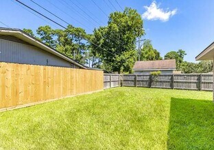 2125 Shady Ln in Beaumont, TX - Building Photo - Building Photo