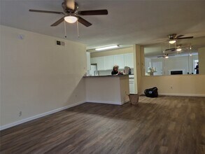 10847 Braes Bend Dr in Houston, TX - Building Photo - Building Photo
