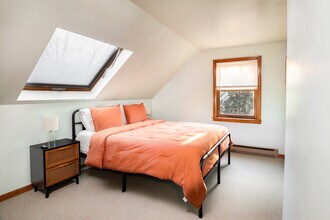 65 Whately Rd, Unit B in Deerfield, MA - Foto de edificio - Building Photo