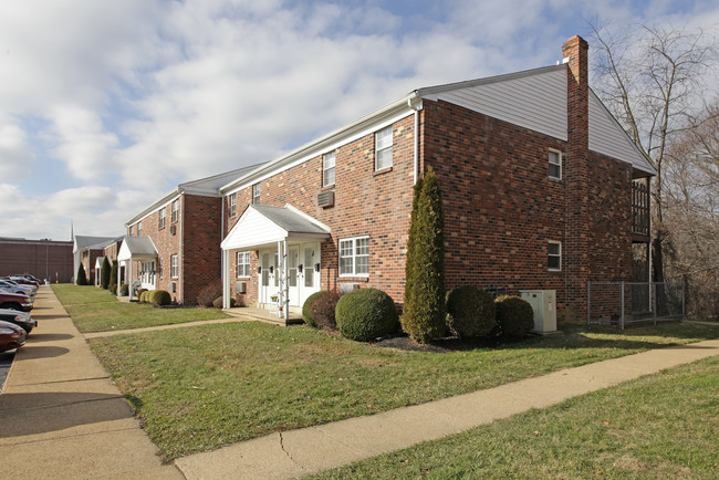 Schoolside Apartments in New Castle, DE - Building Photo - Building Photo