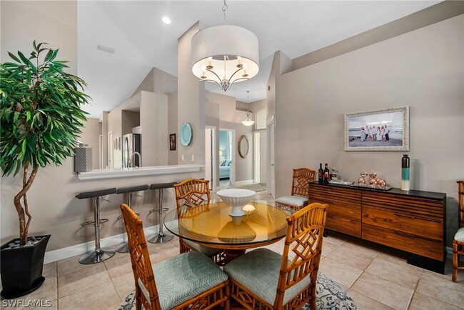 6553 Castlelawn Pl in Naples, FL - Foto de edificio - Building Photo