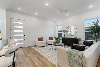 8320 Williamsdell St in Houston, TX - Foto de edificio - Building Photo