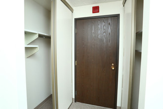 Wayne Tower Senior Apartments in Wayne, MI - Foto de edificio - Interior Photo