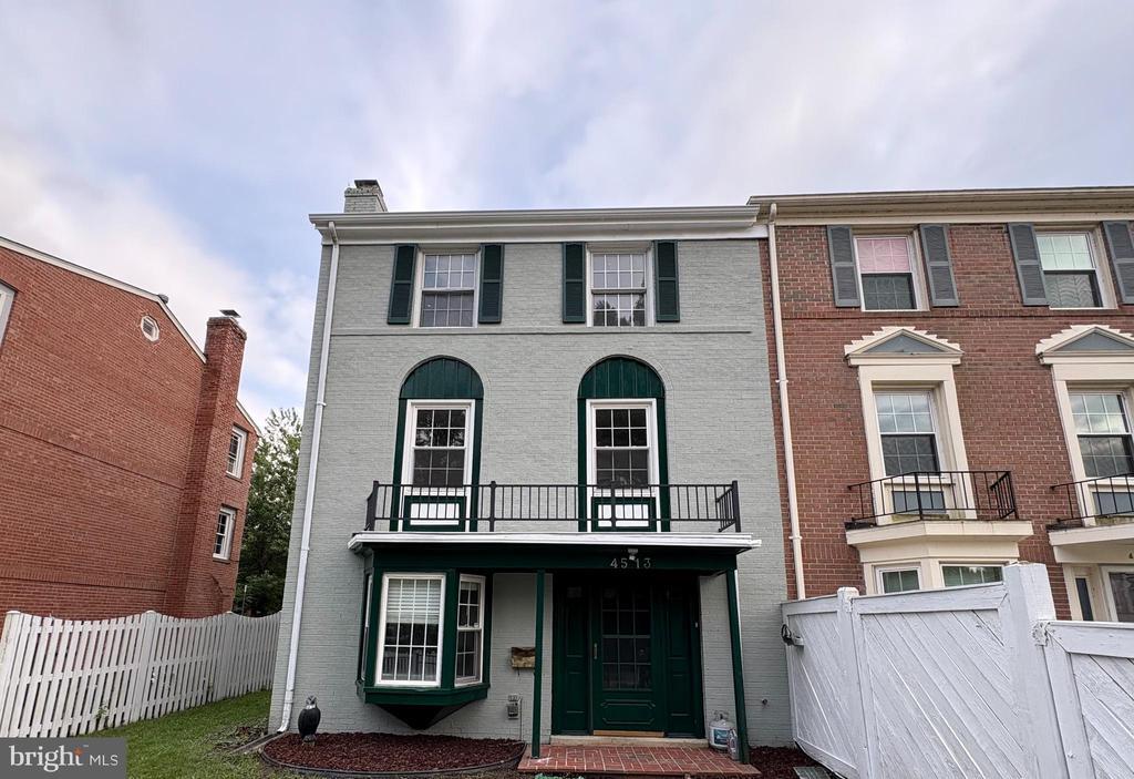 4513 Squiredale Square in Alexandria, VA - Building Photo