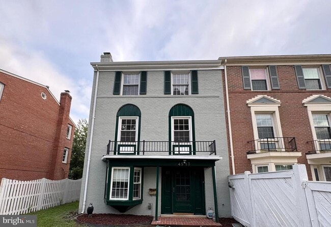 property at 4513 Squiredale Square