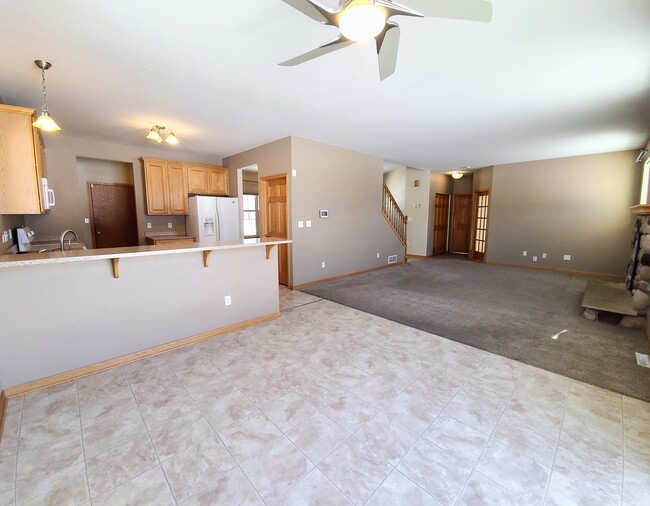 1805 Deer Path in Waukesha, WI - Building Photo - Building Photo