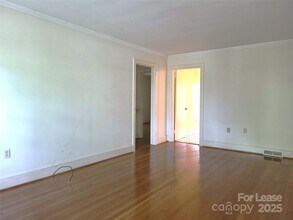 2245 Crescent Ave in Charlotte, NC - Building Photo - Building Photo