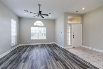 6946 Gentle Breeze Dr in Willis, TX - Building Photo - Building Photo