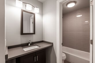 1214 N La Salle Dr, Unit D2 in Chicago, IL - Building Photo - Building Photo