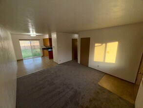 170-190 W Dahlia St in Yamhill, OR - Building Photo - Building Photo