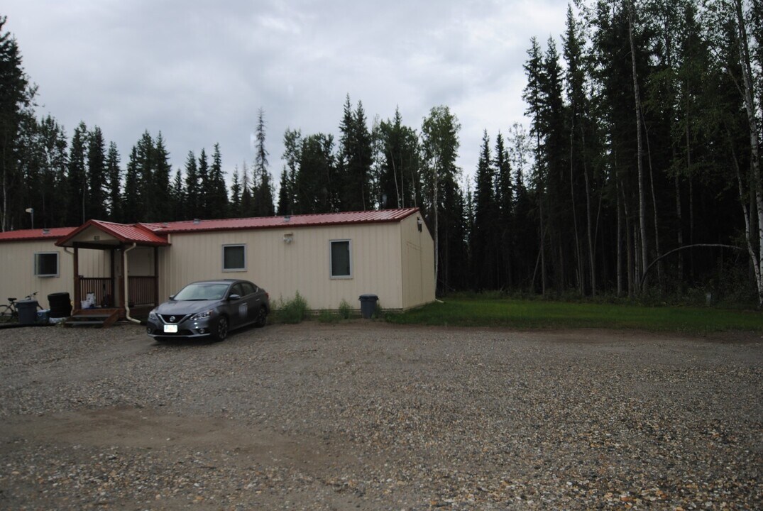 611 Nordale Rd in North Pole, AK - Building Photo