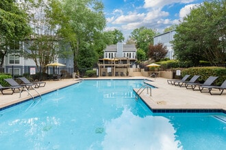 SoCo Apartments at Vinings in Smyrna, GA - Foto de edificio - Building Photo