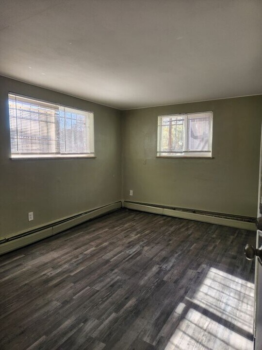 1951 Clinton St in Aurora, CO - Building Photo