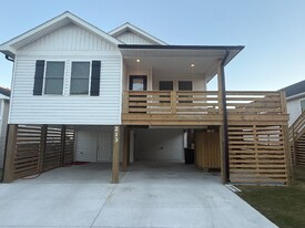 213 W Palmetto St in Kill Devil Hills, NC - Building Photo