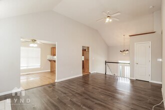 911 McIntosh Cir in Belton, MO - Building Photo - Building Photo