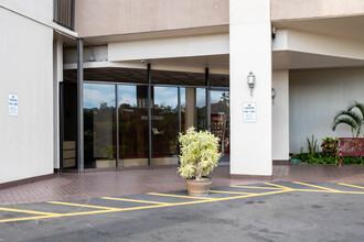 Park at Pearlridge in Aiea, HI - Foto de edificio - Building Photo