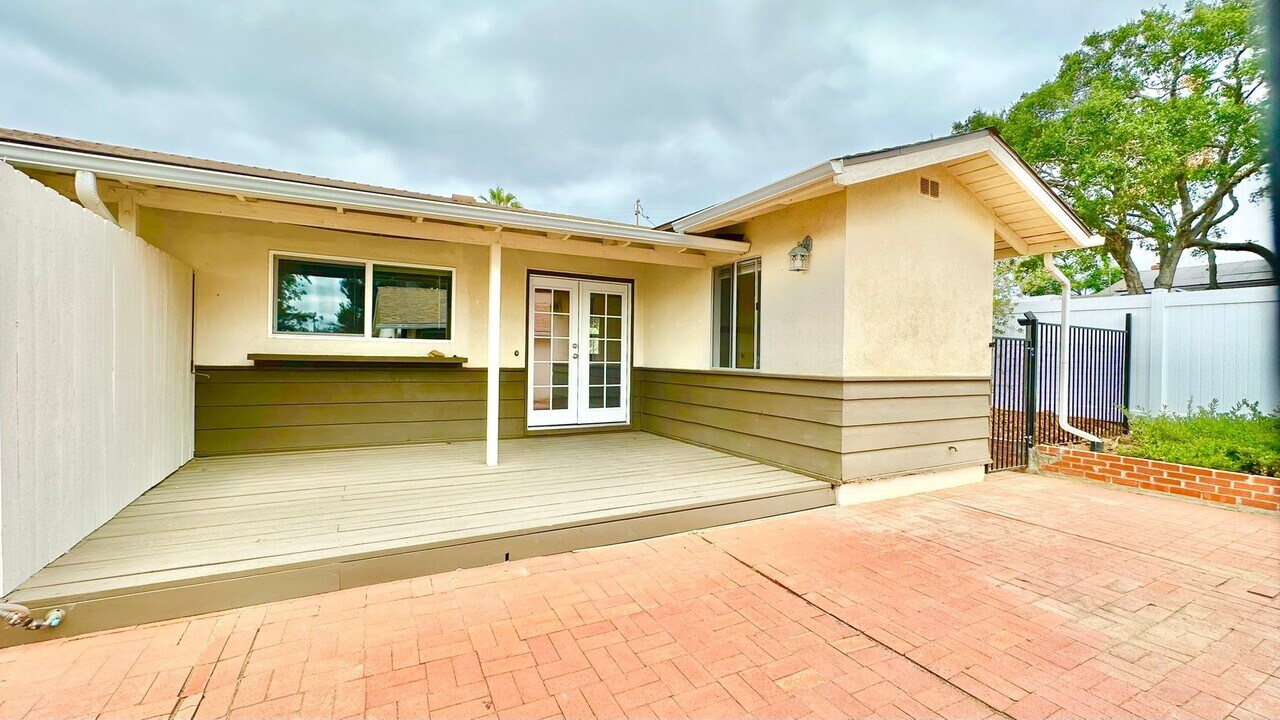 1146 Via Estrellada in Fallbrook, CA - Building Photo