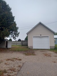 1001 Spruce St in Marinette, WI - Foto de edificio - Building Photo