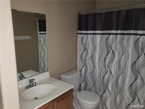 8 Thunderbird Ave in McAllen, TX - Building Photo - Building Photo