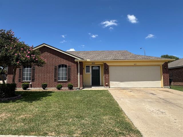 823 Colson Dr in Arlington, TX - Building Photo