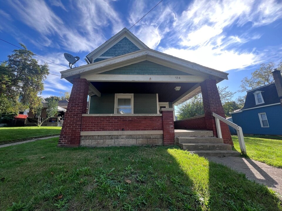 754 College Ave NE in Grand Rapids, MI - Building Photo