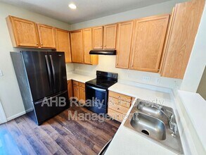 1204 Glory Vine Rd in Whitsett, NC - Building Photo - Building Photo