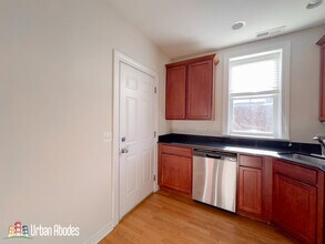 3242 N Clifton Ave in Chicago, IL - Building Photo - Building Photo