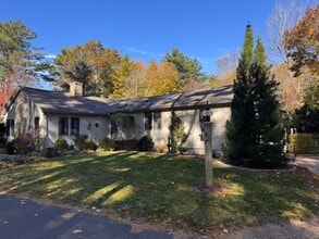 15 Parlowtown Rd in Marion, MA - Building Photo - Building Photo