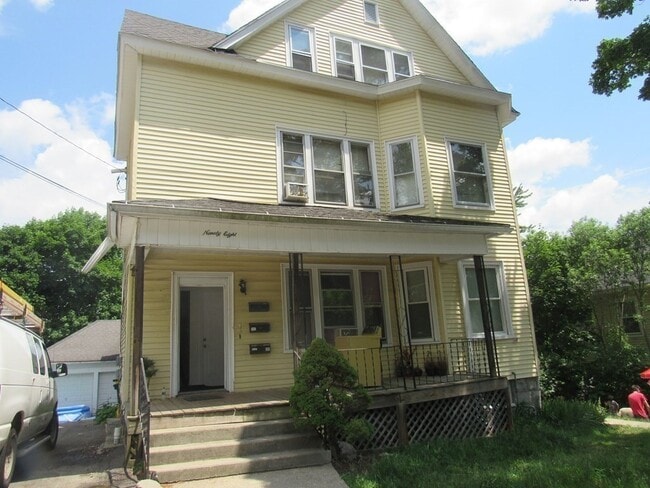98 Brookline St in Worcester, MA - Building Photo - Building Photo