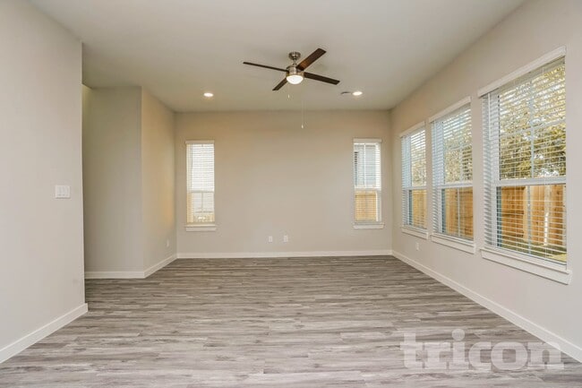 9835 Willow Creek Commerce Dr in Tomball, TX - Building Photo - Building Photo