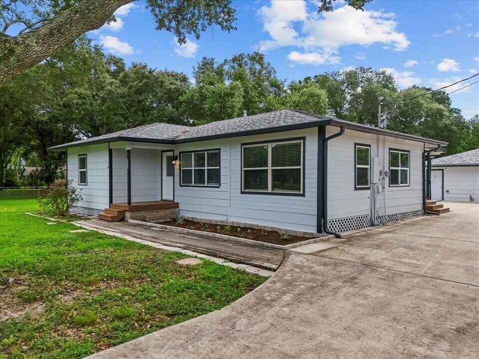 2940 Piper Rd in Pearland, TX - Building Photo