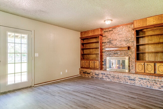 5520 Evanbrook Terrace in Oklahoma City, OK - Building Photo - Building Photo