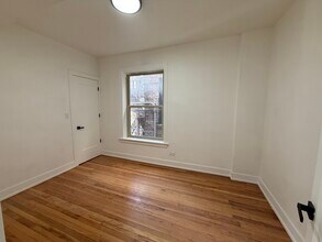 3116 N Clifton Ave, Unit 2 in Chicago, IL - Building Photo - Building Photo