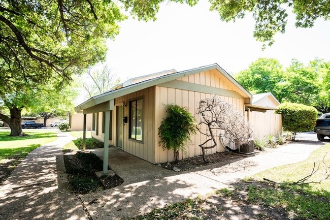 property at 906 Silver Quail Ln