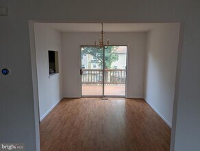 10728 Castleton Way in Upper Marlboro, MD - Foto de edificio - Building Photo