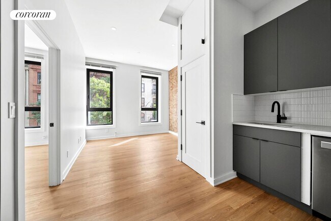 317 W 51st St