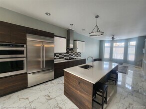 35 Adelaide St in Detroit, MI - Building Photo - Building Photo