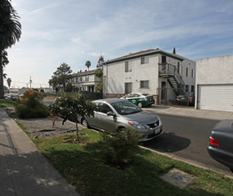 1351 N Serrano Ave in Los Angeles, CA - Foto de edificio - Building Photo